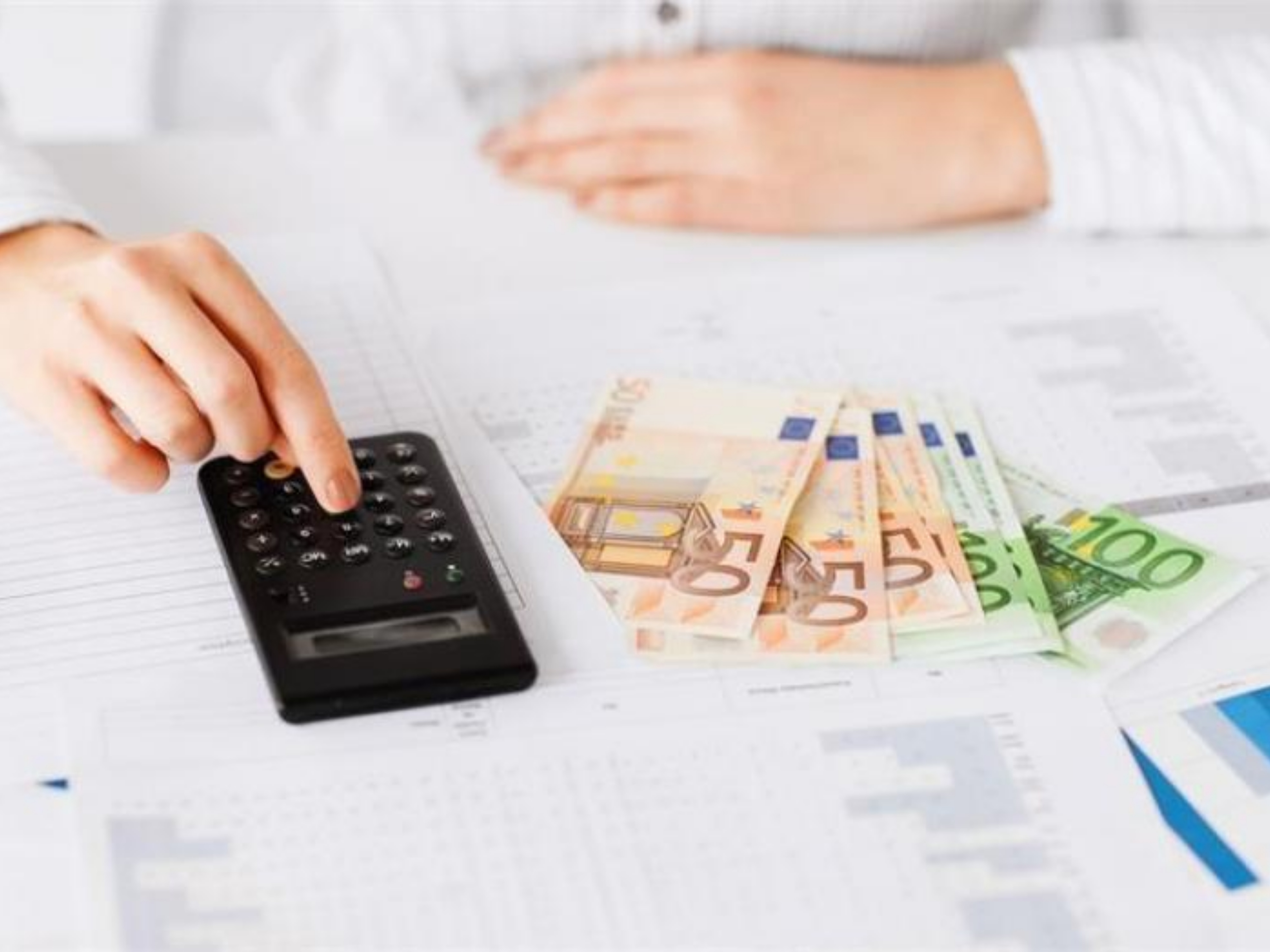 DZS: Prosječna neto plaća u ožujku iznosila 1326 eura